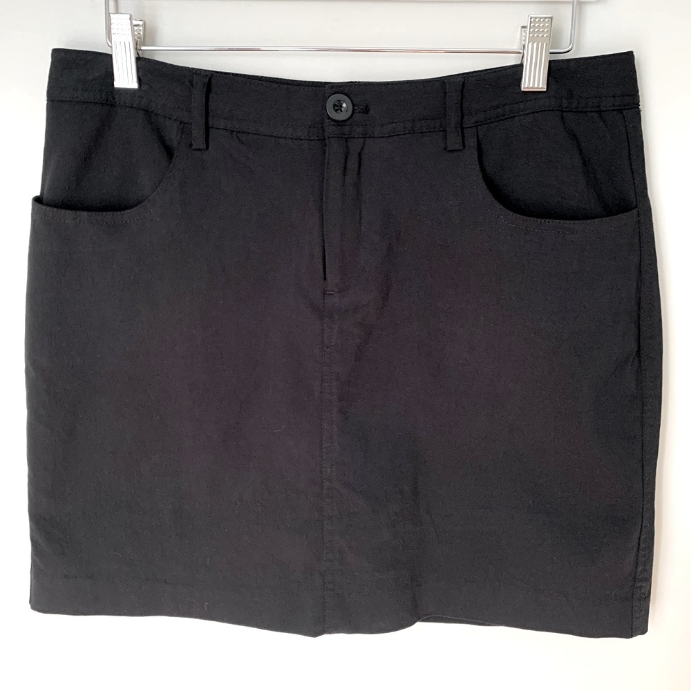 Mario Serrani size M black skort - Picture 2 of 10